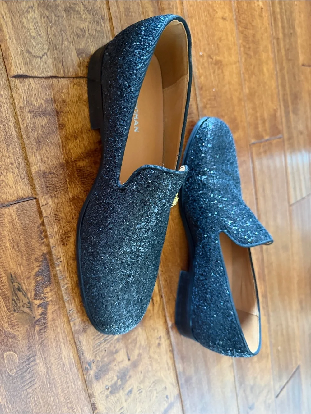 Elanroman shimmering black